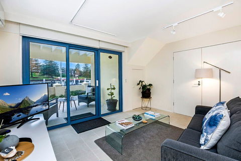 The Waterfront Apartment - ACT Tourism 10
