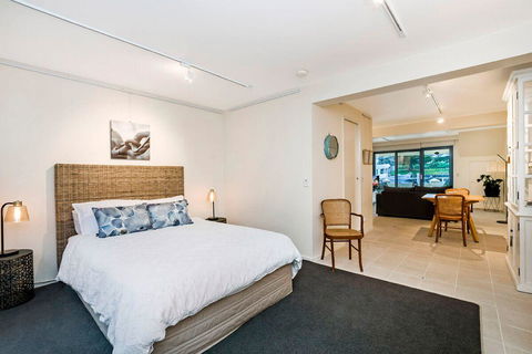 The Waterfront Apartment - ACT Tourism 5