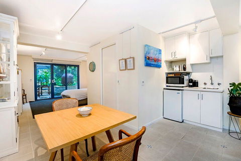 The Waterfront Apartment - ACT Tourism 8