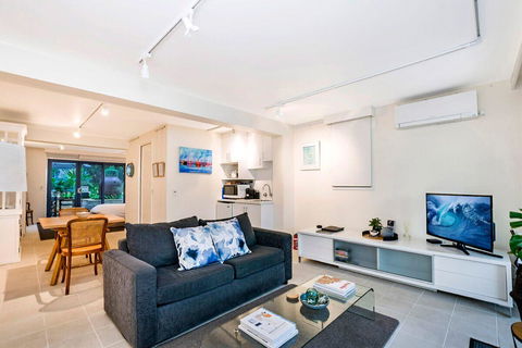 The Waterfront Apartment - ACT Tourism 7