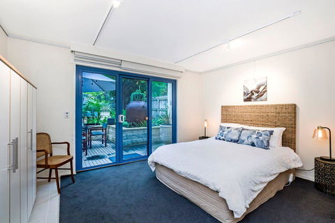 The Waterfront Apartment - ACT Tourism 6