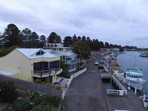 The Waterfront Apartment - ACT Tourism 2