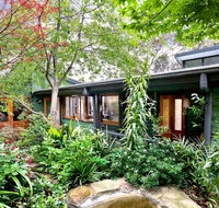 The Black Cockatoo - Secret Garden Mountains Home