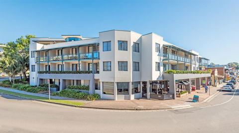 The Brighton Apartments - ACT Tourism 0