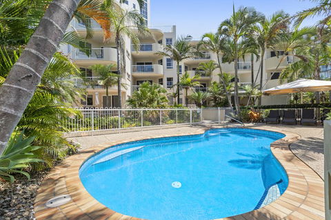 The Burlington Holiday Apartments - ACT Tourism 0