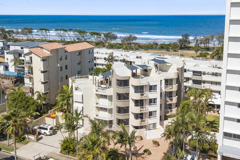 The Burlington Holiday Apartments - ACT Tourism 2