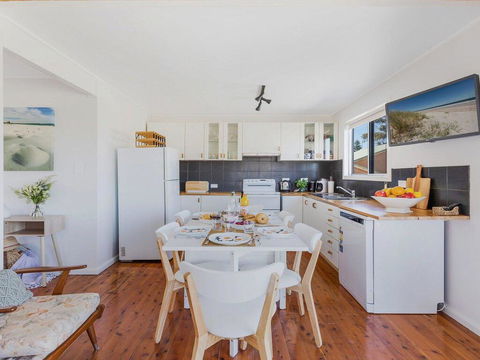 The Chalet At Callala Beach - Beach House Character - ACT Tourism 1