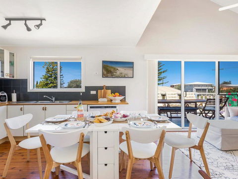 The Chalet At Callala Beach - Beach House Character - ACT Tourism 3