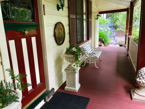 The Chalet Guesthouse And Studio - ACT Tourism 0