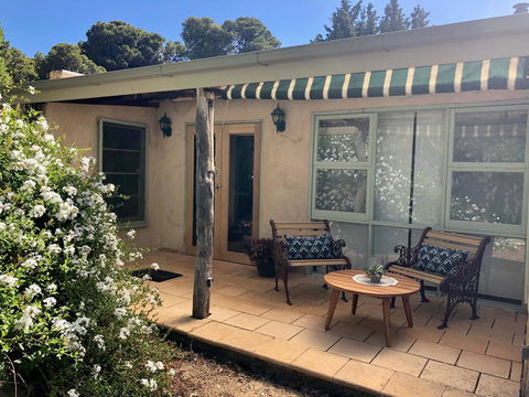 The Coach House - ACT Tourism 0