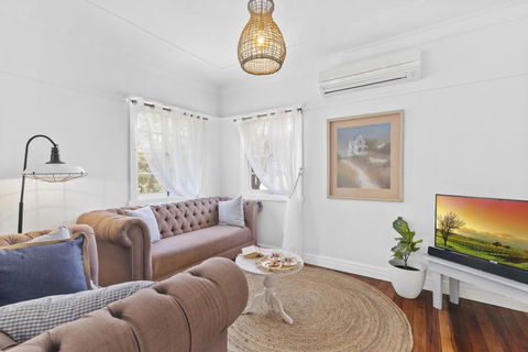 The Cottage On Lamington - ACT Tourism 3