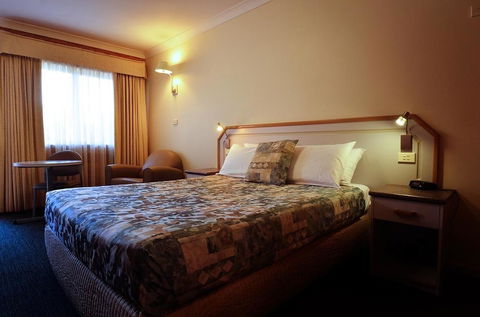 The Crossing Motel - ACT Tourism 0