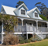 The Doll's House - Charming 2 bedroom cottage just a short walk from the village - ACT Tourism