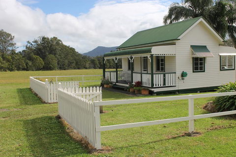 The Dollhouse Cottage - ACT Tourism 2