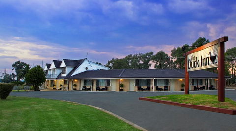 The Duck Inn Apartments - ACT Tourism 0