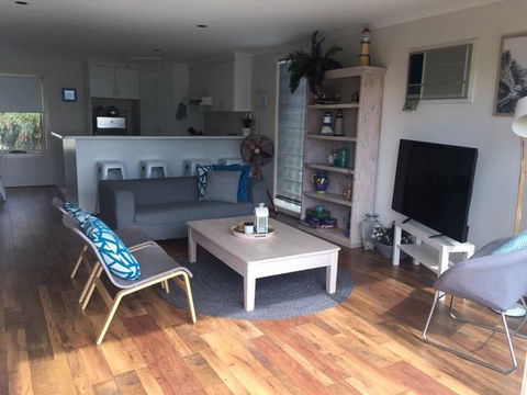 The Esplanade Holiday Home - ACT Tourism 3