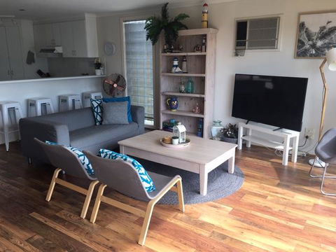 The Esplanade Holiday Home - ACT Tourism 1