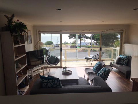 The Esplanade Holiday Home - ACT Tourism 2