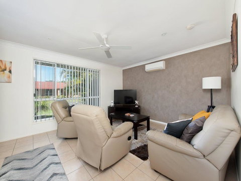 The Fingie @ Fingal Bay - ACT Tourism 3