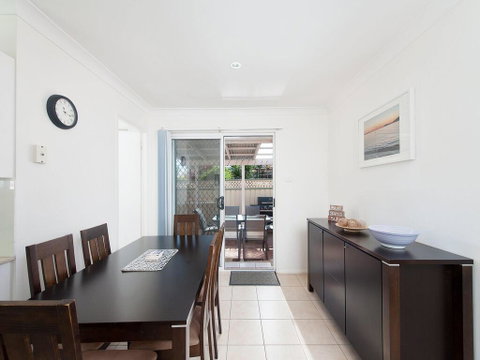 The Fingie @ Fingal Bay - ACT Tourism 1
