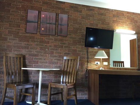 The Finley Palm Motor Inn - ACT Tourism 3