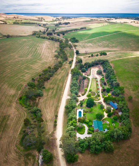 The Garden Cottage At The Olives - ACT Tourism 3