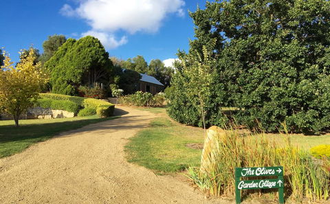 The Garden Cottage At The Olives - ACT Tourism 1