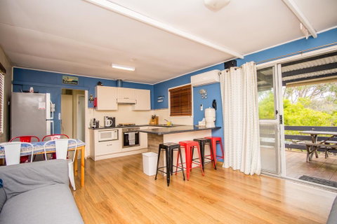 The Gee Beach House - ACT Tourism 0