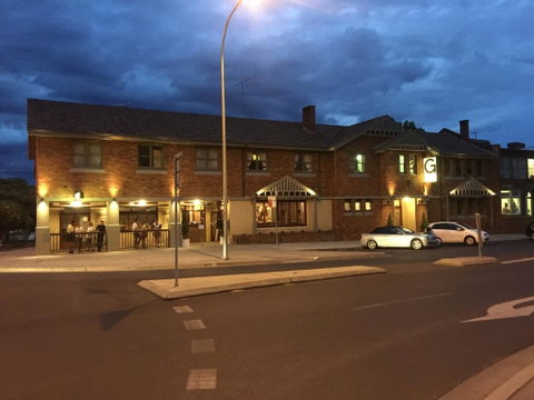 The George Hotel - ACT Tourism 0