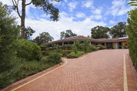 Book Lesmurdie Accommodation Vacations ACT Tourism ACT Tourism