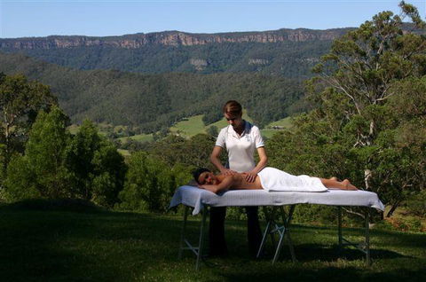 The Heavens Mountain Escape - ACT Tourism 0