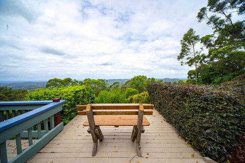 The Hillside House - ACT Tourism 0