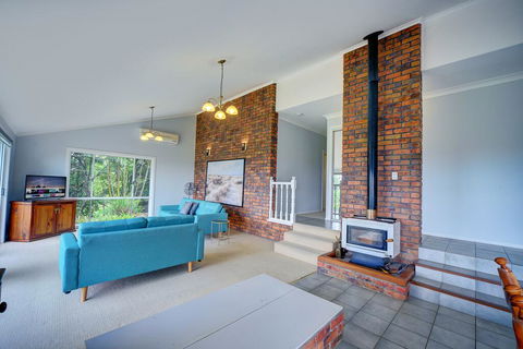 The Hillside House - ACT Tourism 2