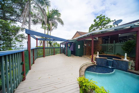 The Hillside House - ACT Tourism 1