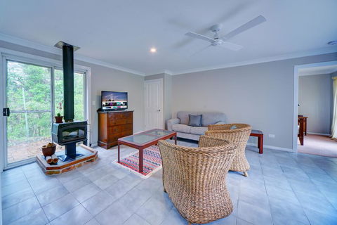 The Hillside Villa - ACT Tourism 2