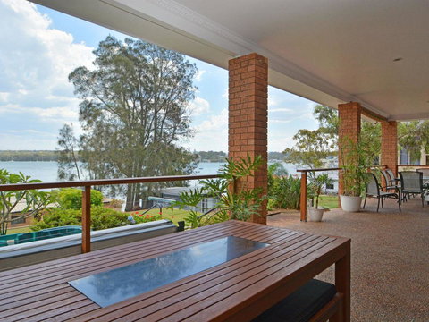 The House On The Lake @ Fishing Point, Lake Macquarie - Honestly Put The Line In And Catch Fish - ACT Tourism 0