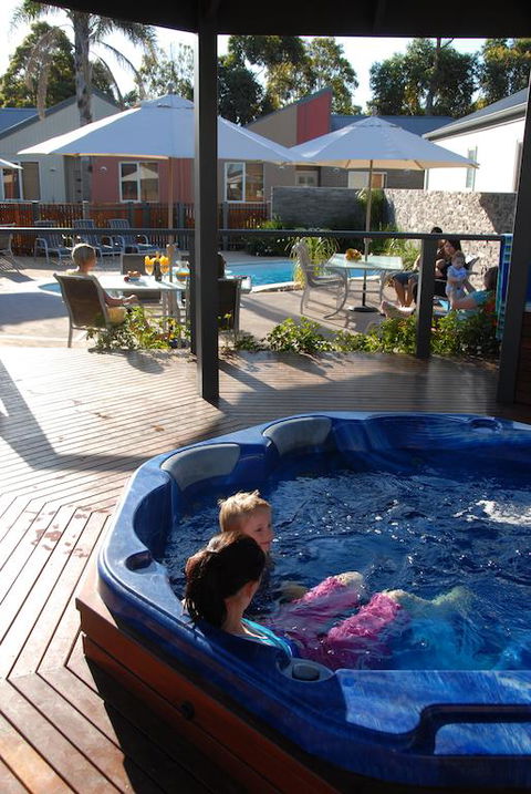 The Lakes Apartments - ACT Tourism 3