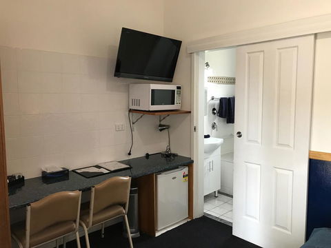 The Lodge Outback Motel - ACT Tourism 2