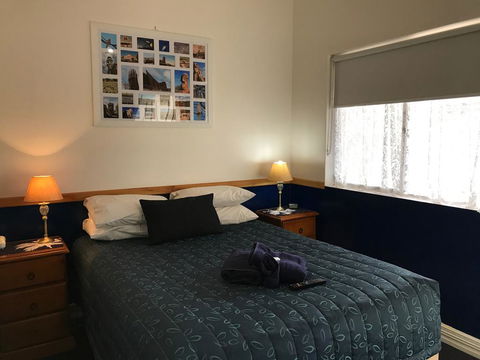 The Lodge Outback Motel - ACT Tourism 1