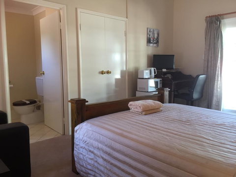 The Nosh & Nod - Howick Street - ACT Tourism 3