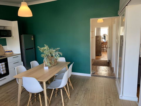 The Old Bakery Guesthouse, Harden - ACT Tourism 1