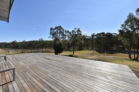 The Parson's Vineyard Retreat - Get Amongst The Vineyards In A Historic Home - ACT Tourism 1