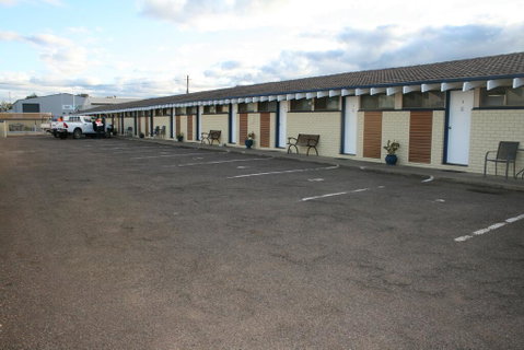 The Plains Motor Inn - ACT Tourism 1
