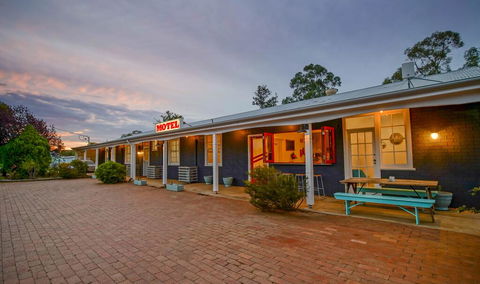 The Platypus Accommodation & Cafe - ACT Tourism 0