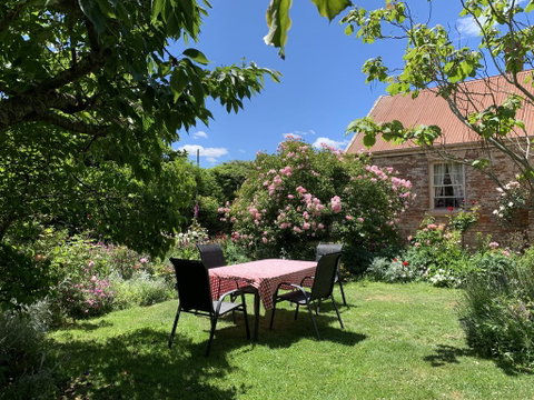The Racecourse Inn - ACT Tourism 3