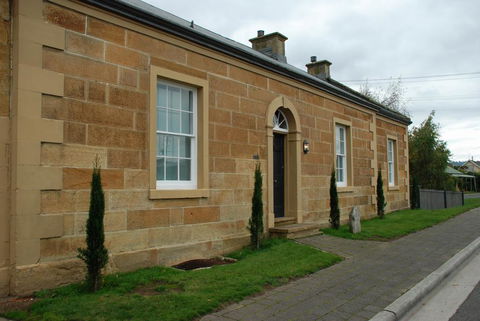 The Red Feather Inn - ACT Tourism 1