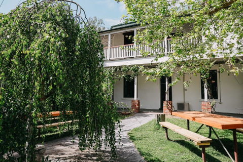 The Robin Hood Inn - ACT Tourism 0
