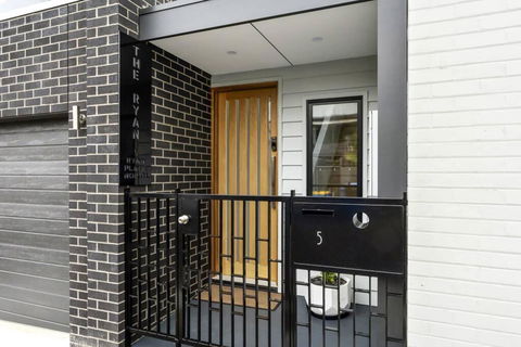 The Ryan Geelong CBD - ACT Tourism 0