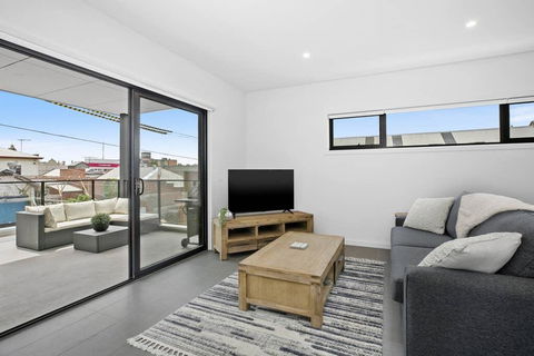 The Ryan Geelong CBD - ACT Tourism 2