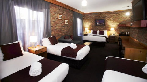The Settlement Historic Hotel - ACT Tourism 3